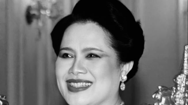 Thailand Menangis: Ratu Sirikit, Sosok Penuh Kasih dan Elegan, Telah Tiada